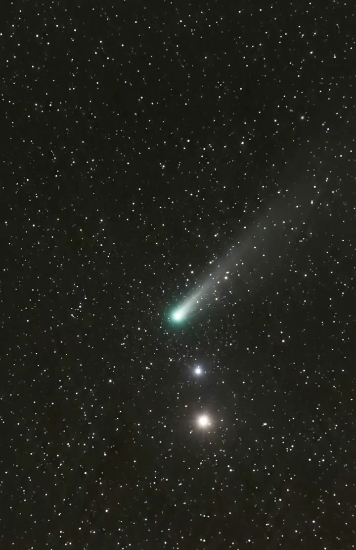 AI-simulated close-up rendering of Comet 220P/McNaught's green coma and split tail
