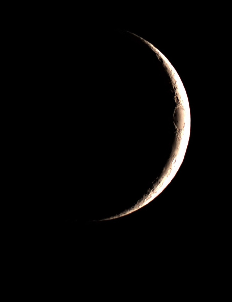 A crescent Moon captured on the Seestar S50